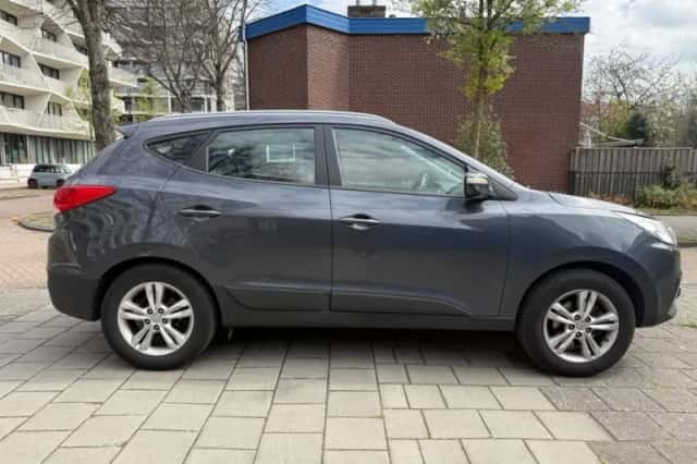 Hyundai ix35 (2011) thumbnail 2