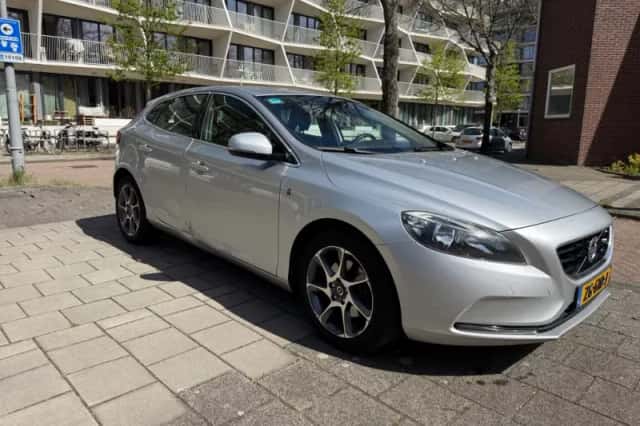 Volvo V40 (2015) thumbnail 3