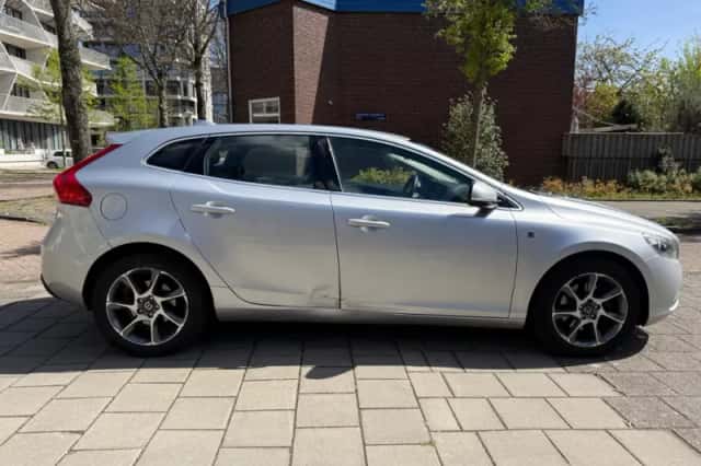 Volvo V40 (2015) thumbnail 5