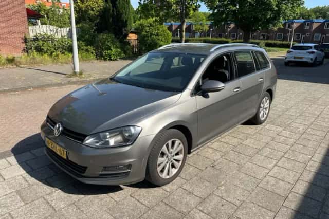 Volkswagen Golf (2015) thumbnail 2