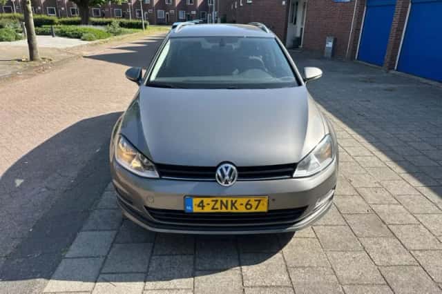 Volkswagen Golf (2015) thumbnail 3