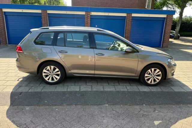 Volkswagen Golf (2015) thumbnail 4