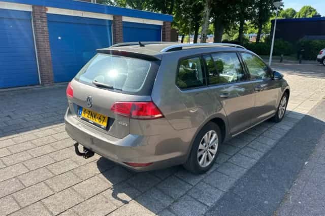 Volkswagen Golf (2015) thumbnail 5