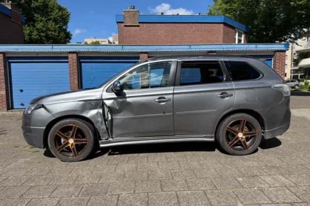 Mitsubishi Outlander (2013) thumbnail 2
