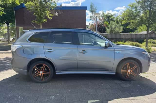 Mitsubishi Outlander (2013) thumbnail 4