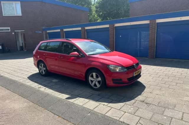 Volkswagen Golf (2014) thumbnail 2