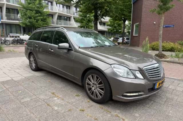 Mercedes-Benz E-Klasse (2012) thumbnail 1