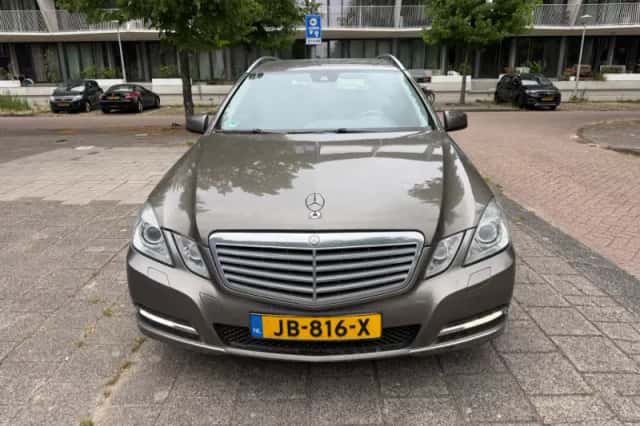 Mercedes-Benz E-Klasse (2012) thumbnail 2