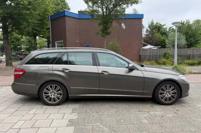 Mercedes-Benz E-Klasse (2012) thumbnail 3