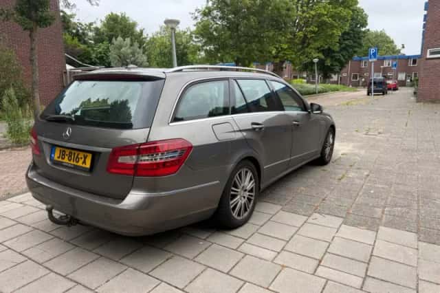 Mercedes-Benz E-Klasse (2012) thumbnail 4
