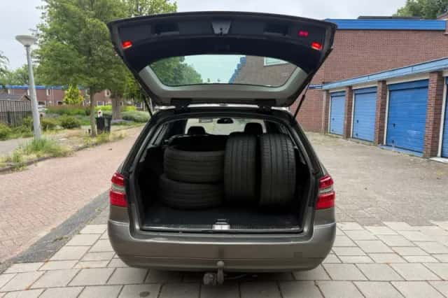 Mercedes-Benz E-Klasse (2012) thumbnail 6