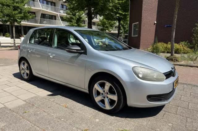 Volkswagen Golf (2012) thumbnail 2