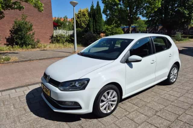 Volkswagen Polo (2015) thumbnail 1