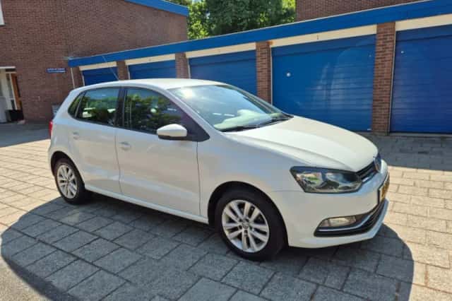 Volkswagen Polo (2015) thumbnail 2