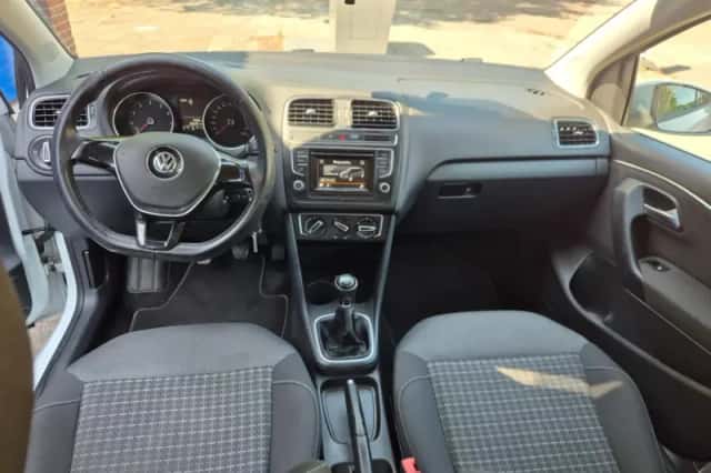 Volkswagen Polo (2015) thumbnail 3