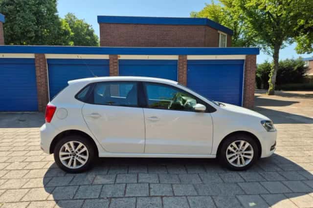 Volkswagen Polo (2015) thumbnail 4