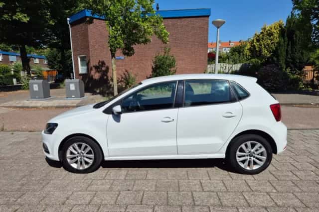 Volkswagen Polo (2015) thumbnail 5