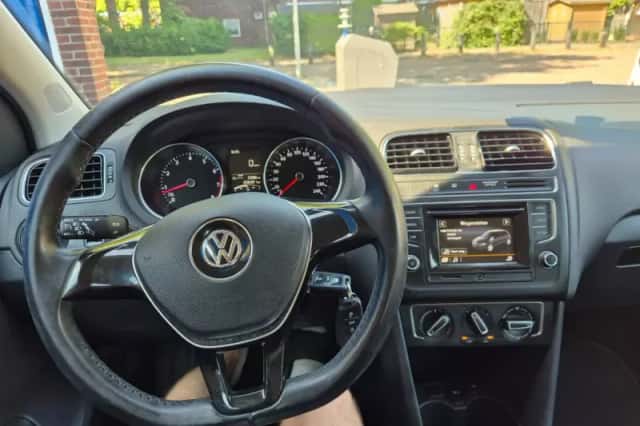 Volkswagen Polo (2015) thumbnail 6