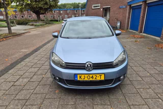 Volkswagen Golf (2010) thumbnail 2