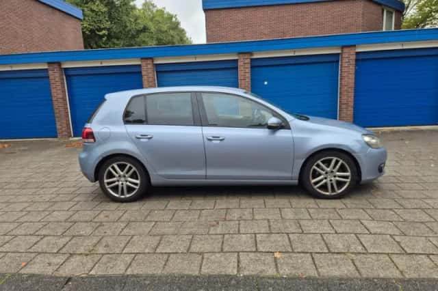 Volkswagen Golf (2010) thumbnail 4