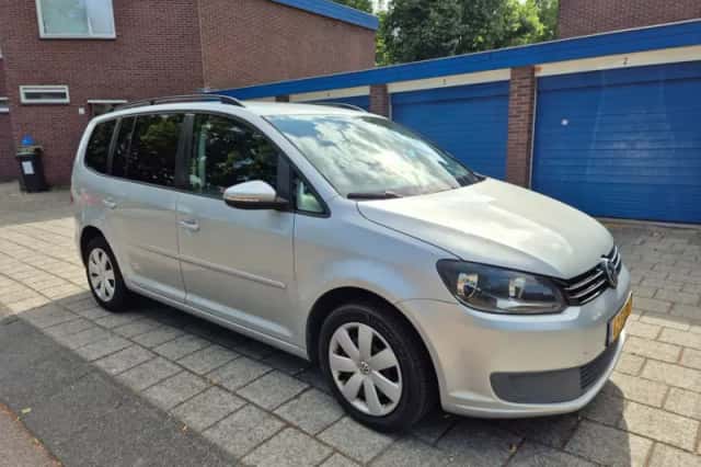 Volkswagen Touran (2011) thumbnail 1