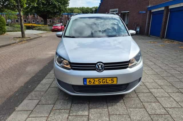 Volkswagen Touran (2011) thumbnail 4