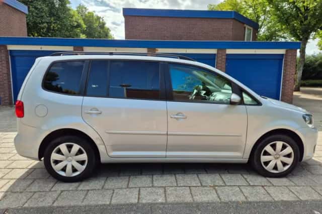 Volkswagen Touran (2011) thumbnail 5