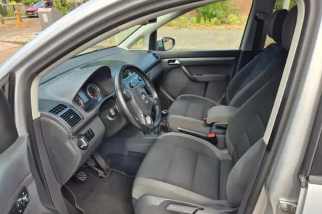Volkswagen Touran (2011) thumbnail 6