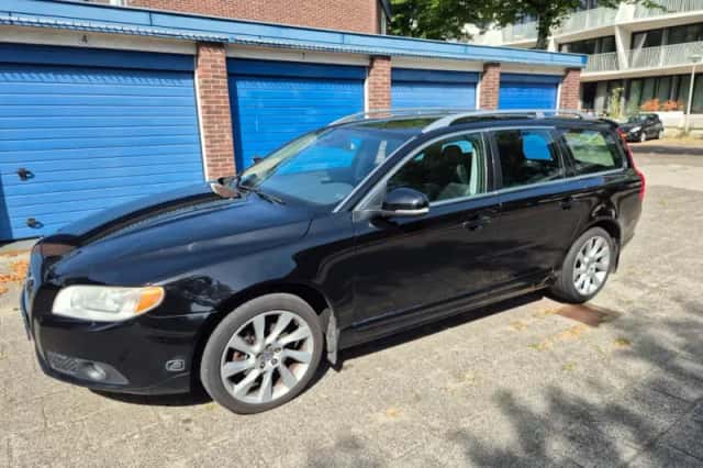 Volvo V70 (2011) thumbnail 2