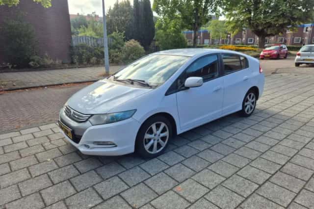 Honda Insight (2010) thumbnail 3