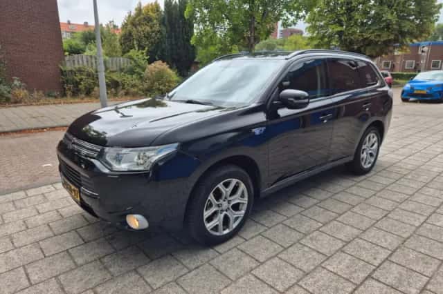 Mitsubishi Outlander (2014) thumbnail 1