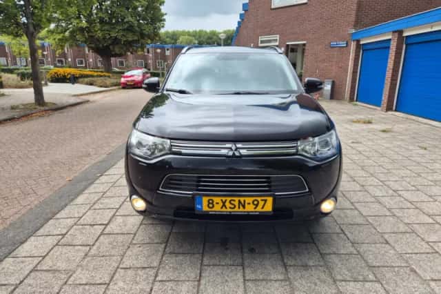 Mitsubishi Outlander (2014) thumbnail 3