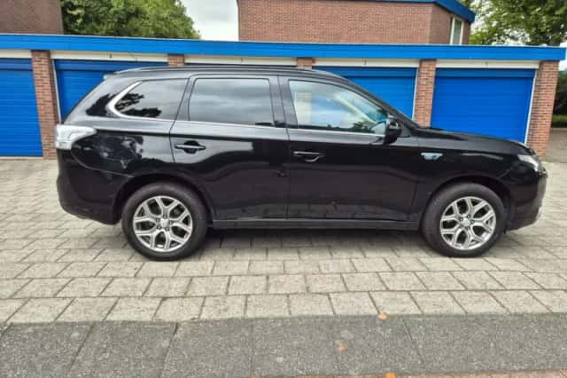 Mitsubishi Outlander (2014) thumbnail 5