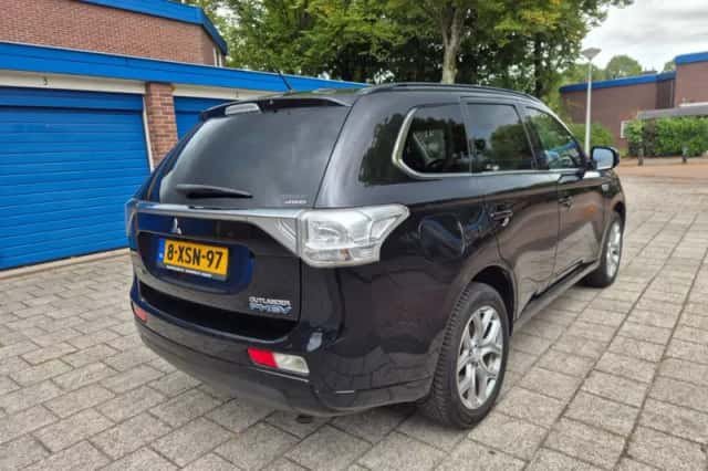 Mitsubishi Outlander (2014) thumbnail 6