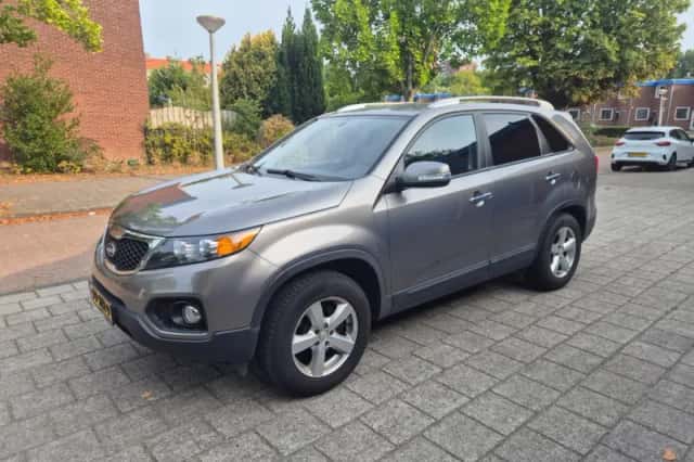 Kia Sorento (2010) thumbnail 1