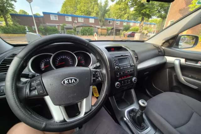 Kia Sorento (2010) thumbnail 4