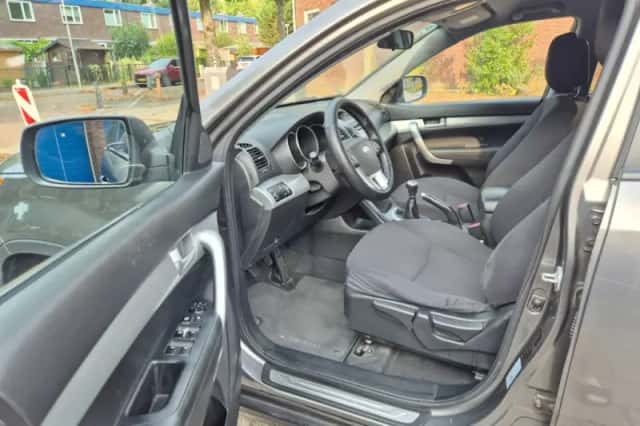 Kia Sorento (2010) thumbnail 5