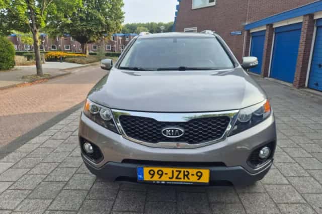 Kia Sorento (2010) thumbnail 6