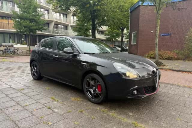 Alfa Romeo Giulietta (2017) thumbnail 1