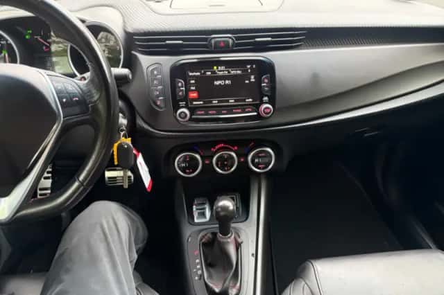 Alfa Romeo Giulietta (2017) thumbnail 3