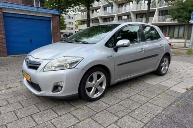 Toyota Auris (2011) thumbnail 1