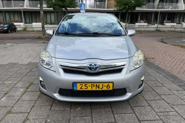 Toyota Auris (2011) thumbnail 3