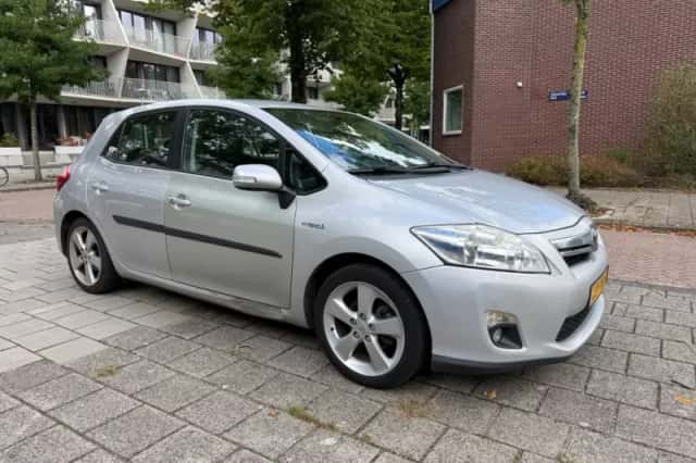 Toyota Auris (2011) thumbnail 4