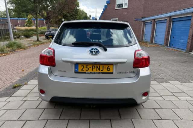 Toyota Auris (2011) thumbnail 6