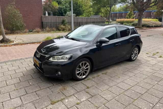 Lexus CT (2013) thumbnail 1