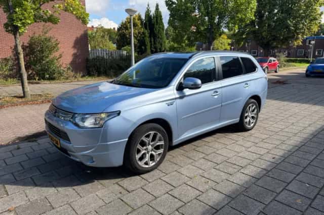 Mitsubishi Outlander (2013) thumbnail 1