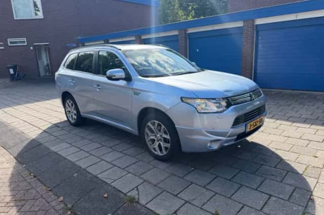 Mitsubishi Outlander (2013) thumbnail 4