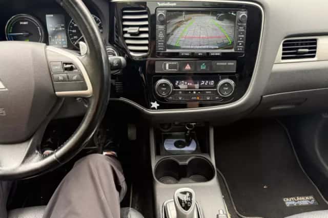 Mitsubishi Outlander (2013) thumbnail 5