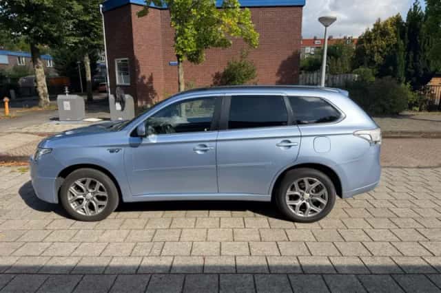 Mitsubishi Outlander (2013) thumbnail 6