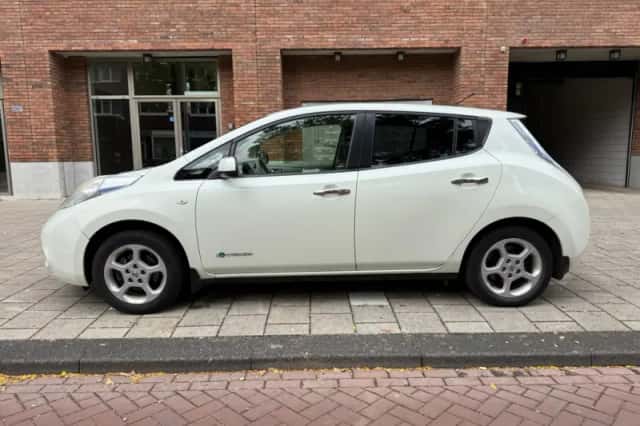 Nissan Leaf (2012) thumbnail 2